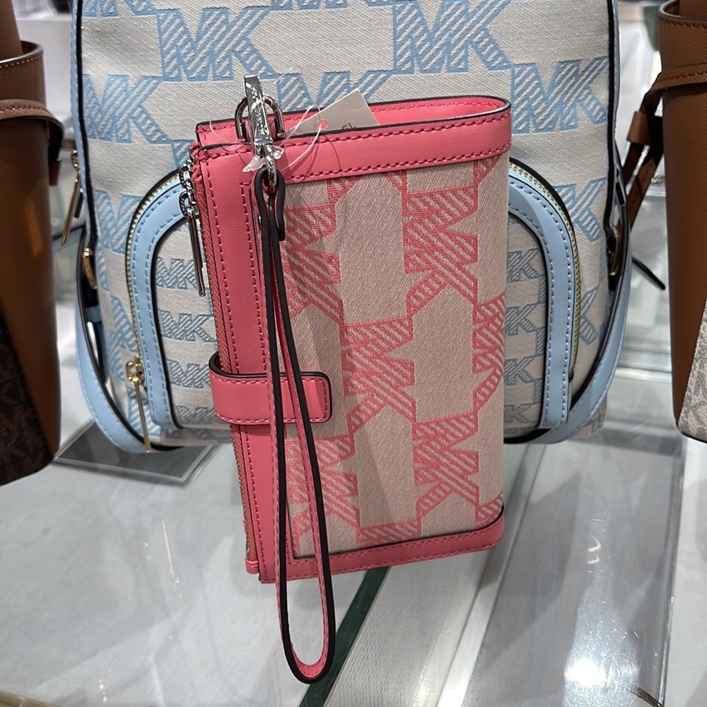 MICHAEL KORS JET SET TRAVEL 35S3GTVW7J LIGHT SAGE LG DOUBLE ZIP WRISTLET-WALLET- - Picture 3 of 16